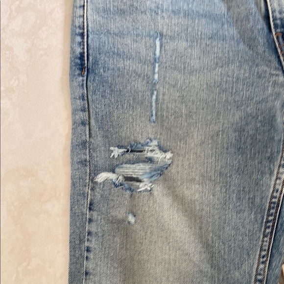 Levi's Jeans in Blue with Classic Fit and Levi's Branding - Picture 7 of 8